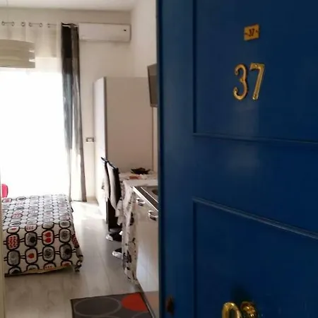 Nice Studio Apartment גיארדיני נאקסוס